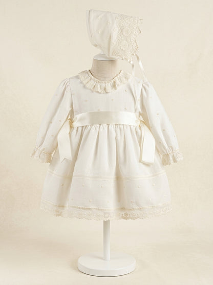 Vestido batista inglesa bordada con capota