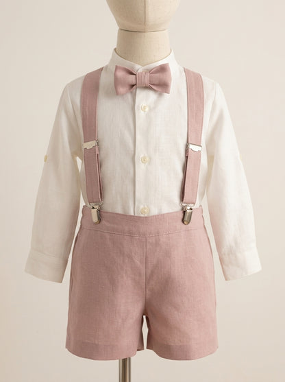 Conjunto camisa, short rosa empolvado, tirantes y pajarita