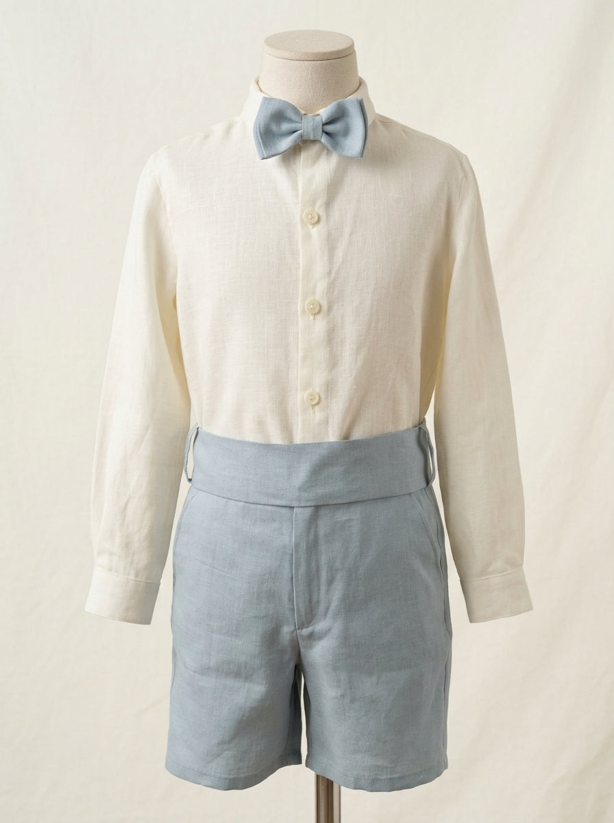 Conjunto camisa lino beig, short azul oceano con fajin y pajarita