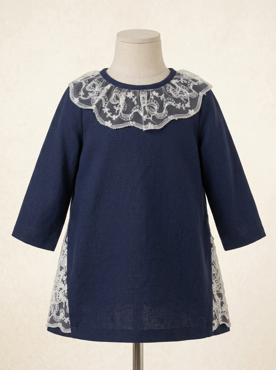 Vestido manga larga azul marino con puntilla