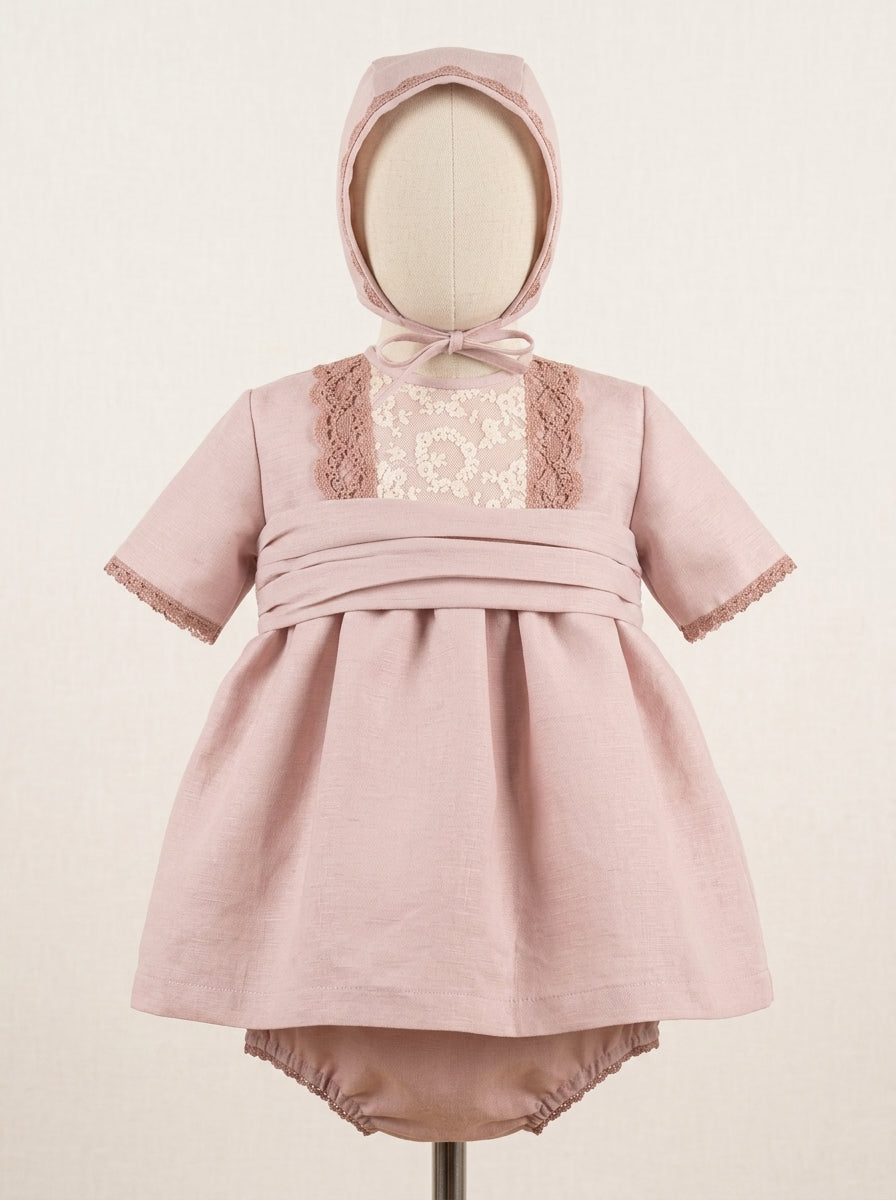 Jesusito de seda rosa empolvado con puntilla y capota