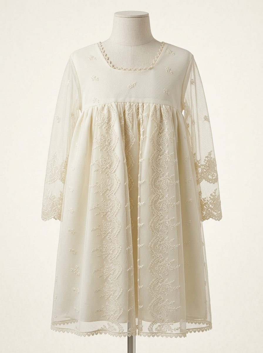 Vestido tul bordado beige manga francesa