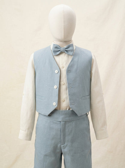 Conjunto camisa lino beig, short azul oceano con fajin y pajarita