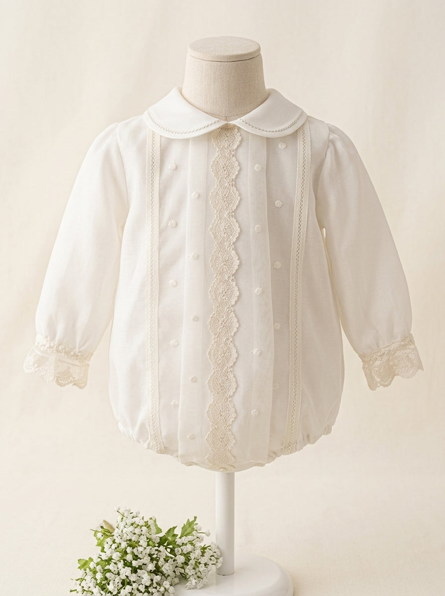 Pelele organza beig con topos bordados