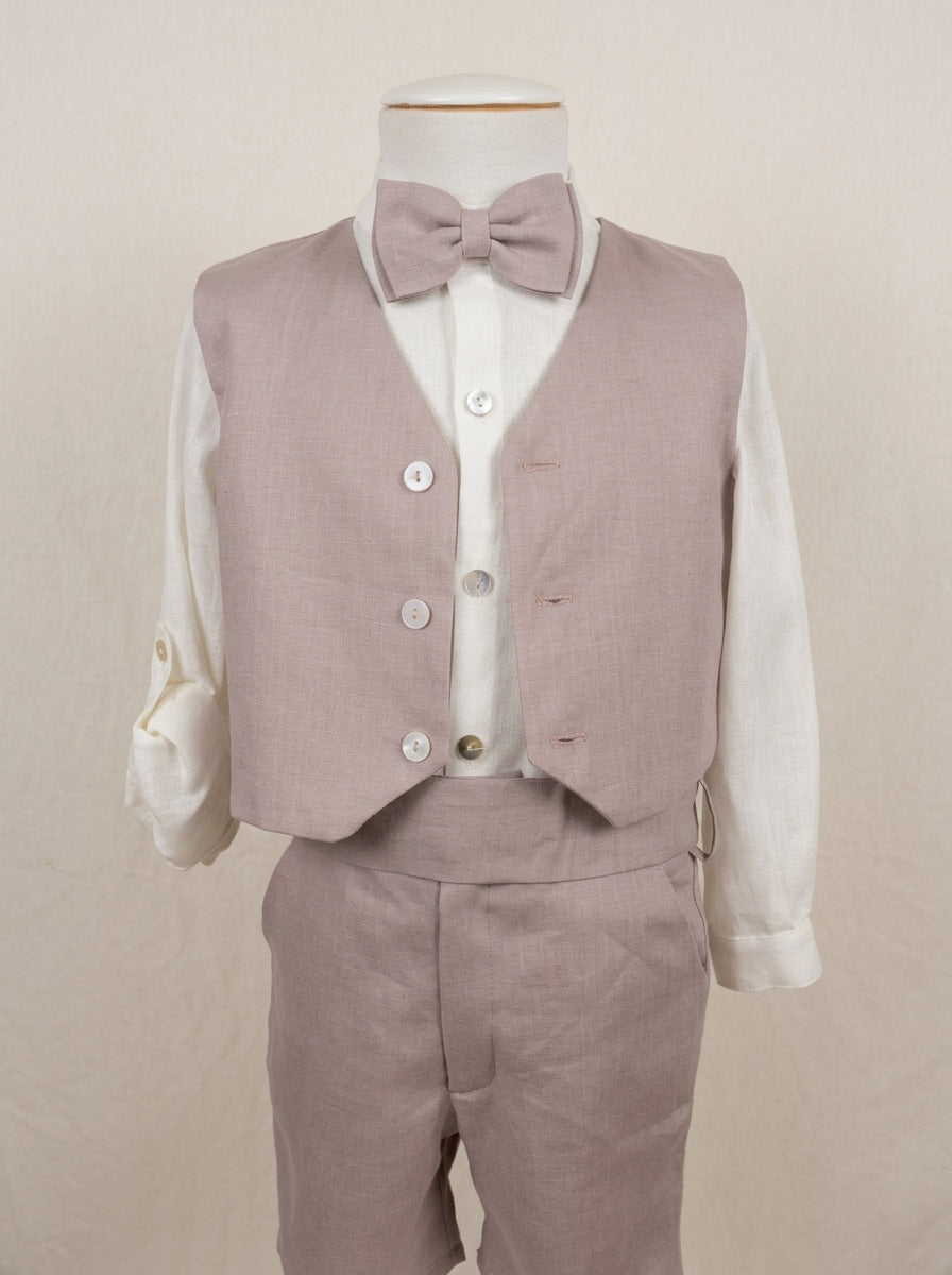 Conjunto camisa lino beig y short lino malva con fajin y pajarita