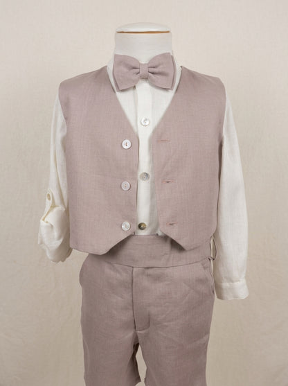 Conjunto camisa lino beig y short lino malva con fajin y pajarita