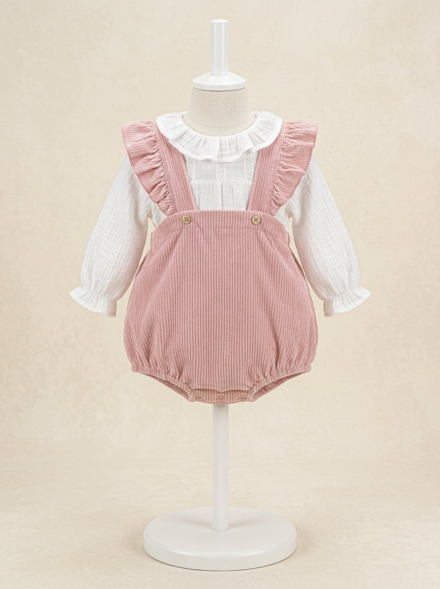 Ranita rosa bebe y camisa blanca