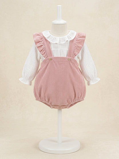 Ranita rosa bebe y camisa blanca