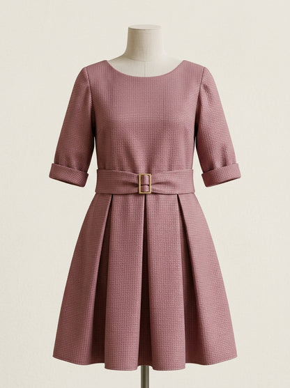 Vestido rosa maquillaje con fajin y broche cristalitos