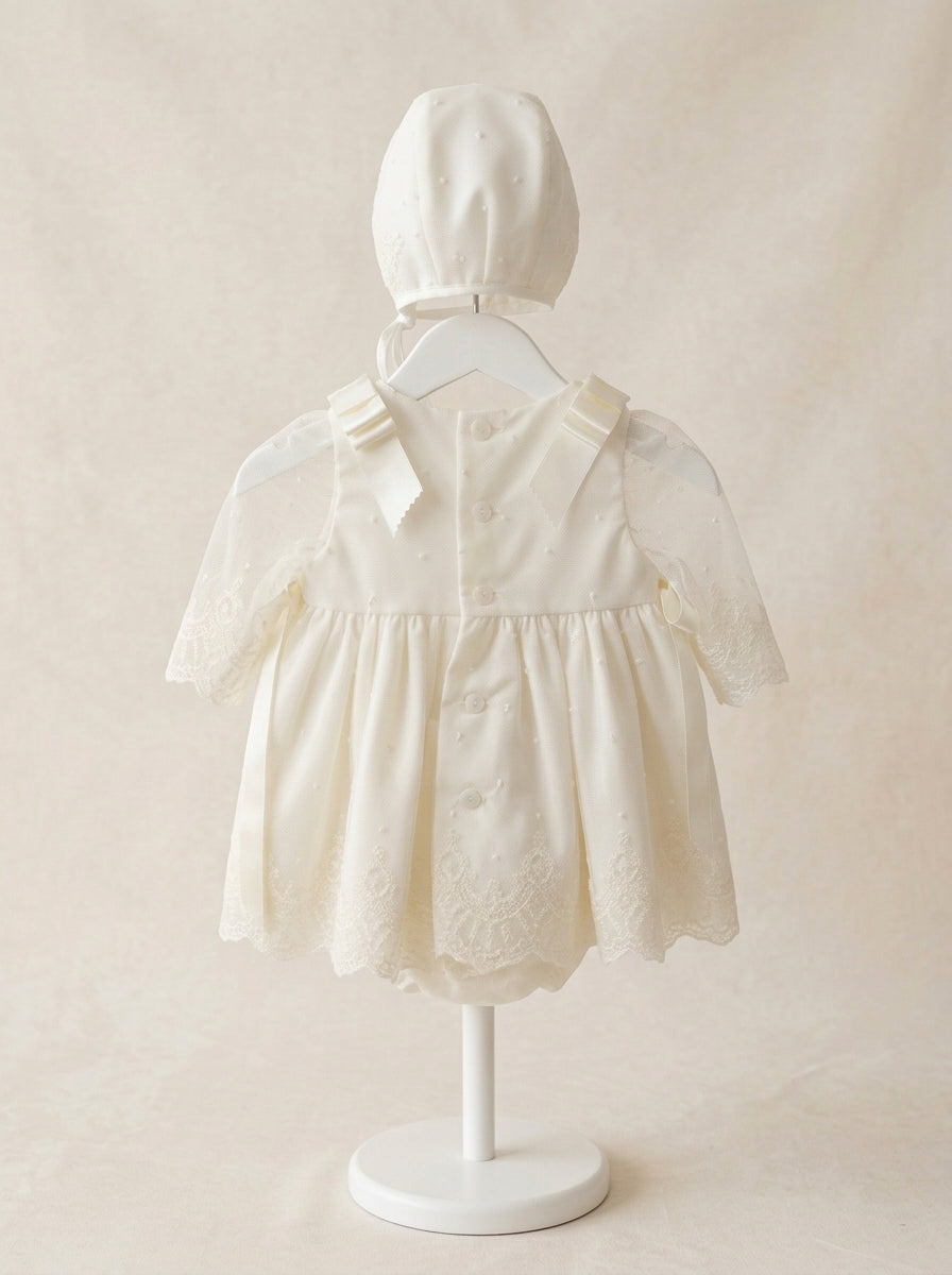 Vestido tul bordado beig con capota y braguita