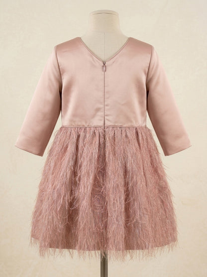 Vestido mikado rosa maquillaje con falda de flecos