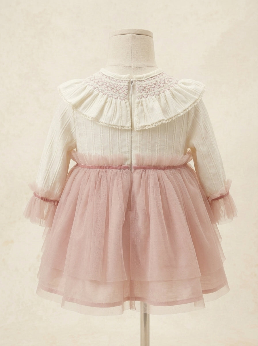 Vestido beig con falda de tul rosa empolvado