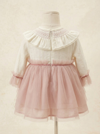 Vestido beig con falda de tul rosa empolvado