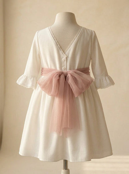 Vestido blanco con manga francesa y puntilla