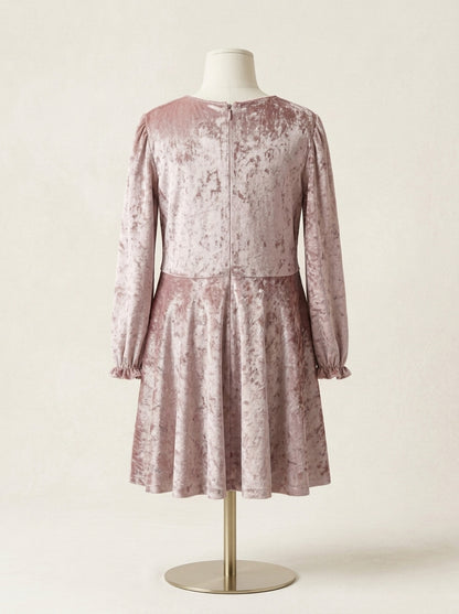 Vestido terciopelo rosa con dos rosas en la cintura
