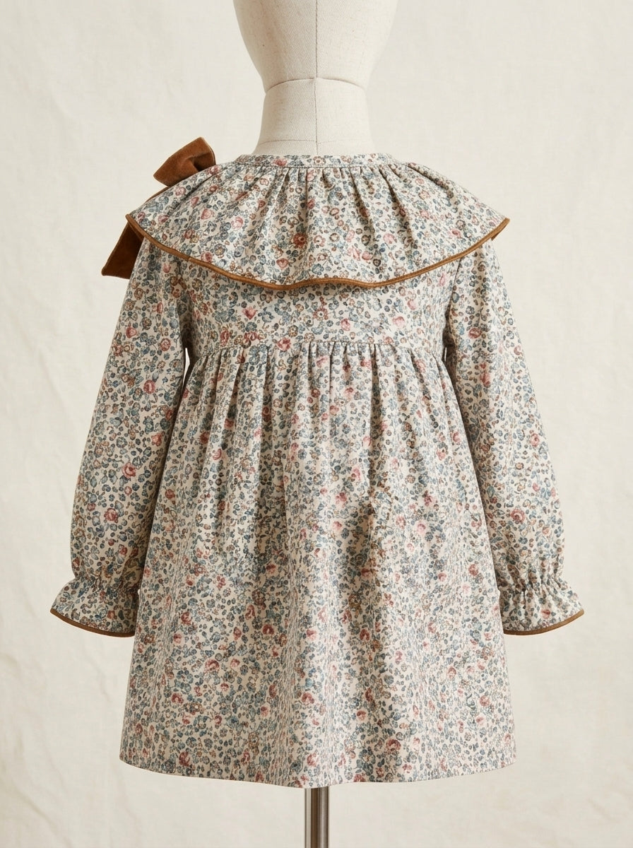 Vestido flores azules y marrones con volante
