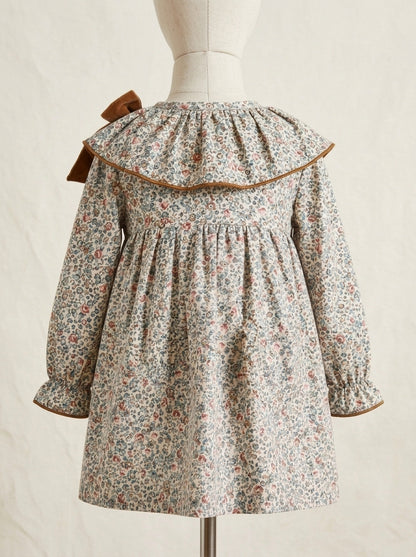 Vestido flores azules y marrones con volante