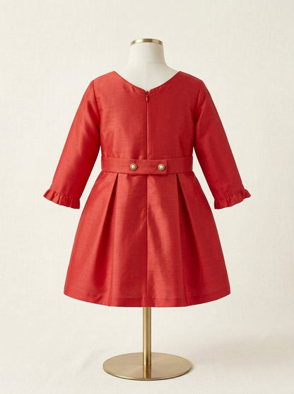 Vestido seda salvaje rojo con tablas y broche en un lado