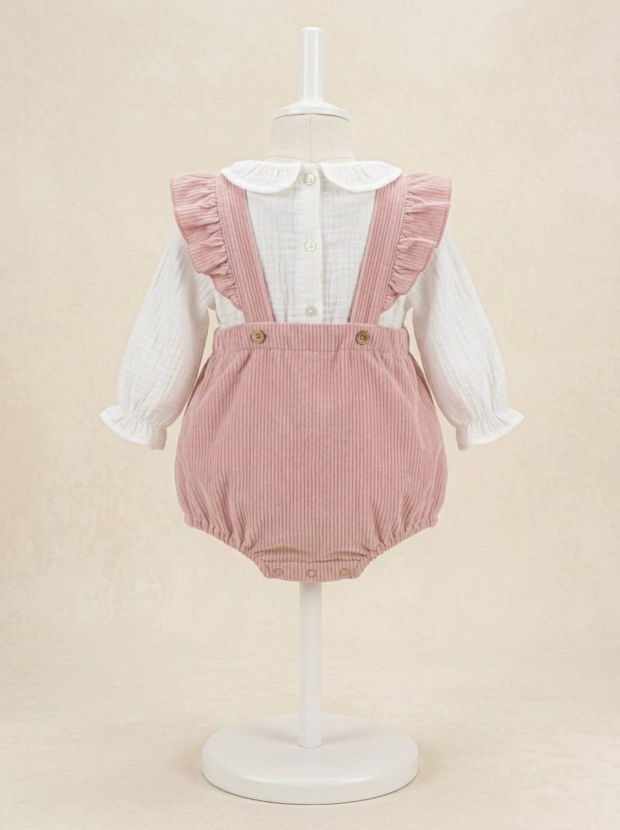 Ranita rosa bebe y camisa blanca