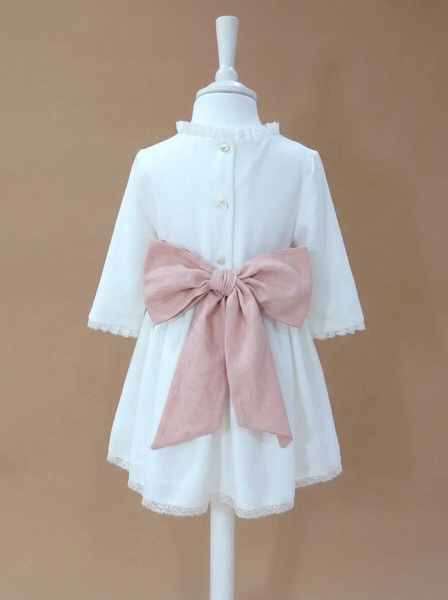 Vestido blanco con puntillas