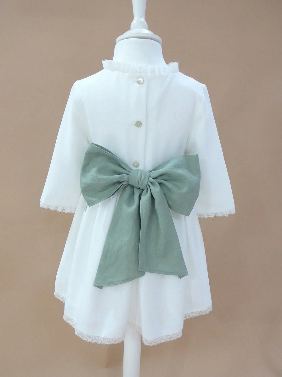 Vestido blanco con puntillas