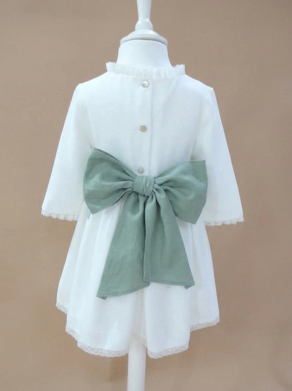 Vestido blanco con puntillas