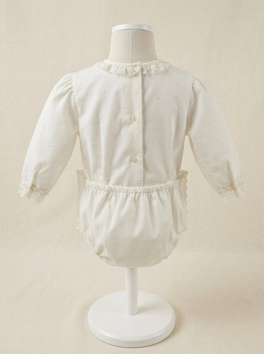 Conjunto blusa de batista con bodoquitos y braguita