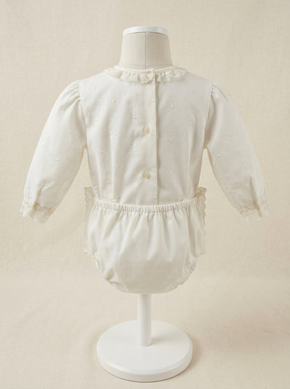 Conjunto blusa de batista con bodoquitos y braguita