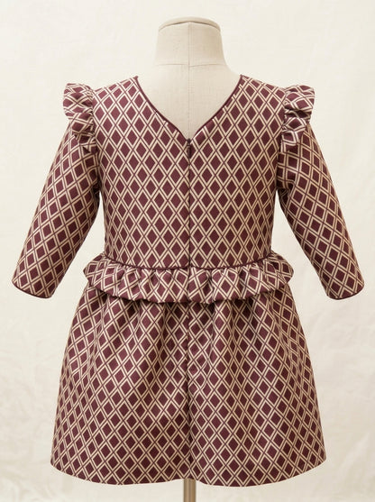 Vestido mikado rombos granates con volantes