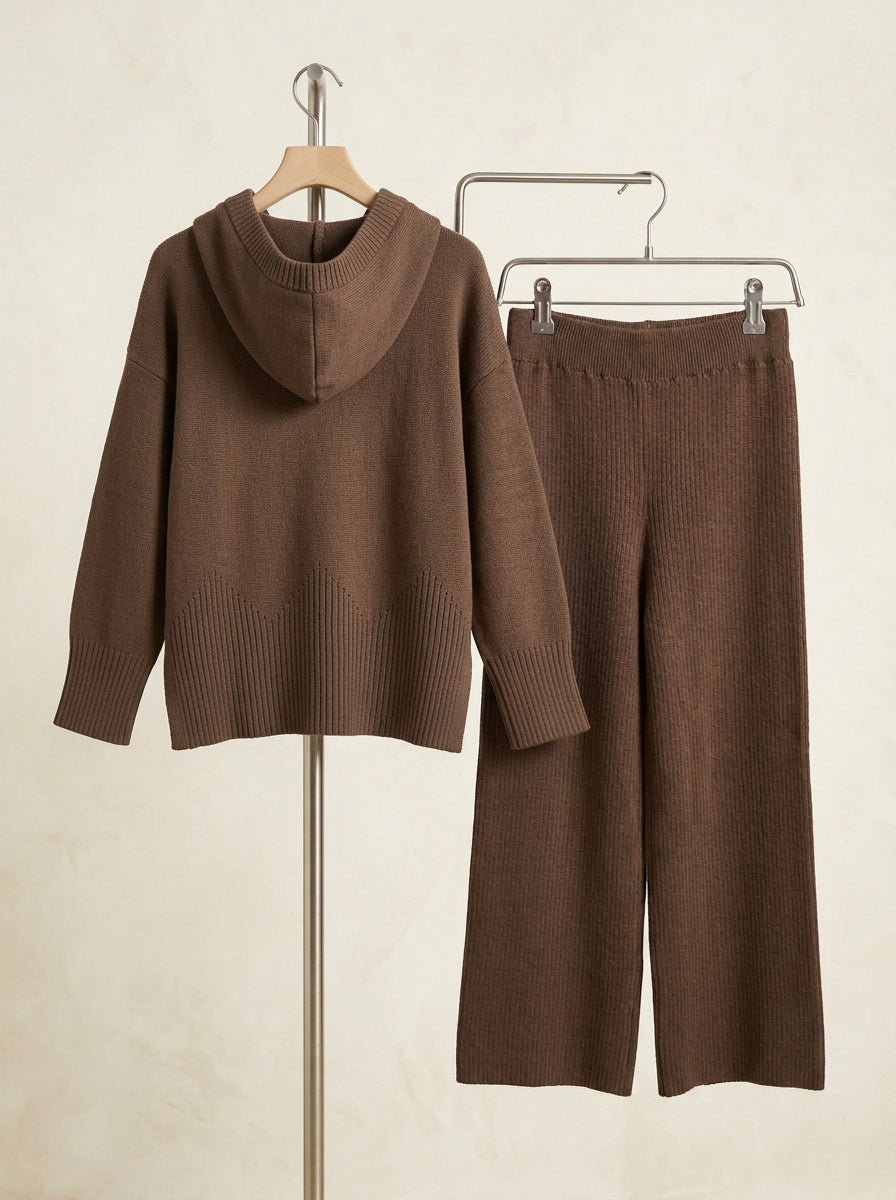 Conjunto jersey marrón con capucha y pantalón punto