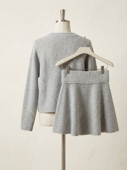 Conjunto jersey gris y falda con perlitas