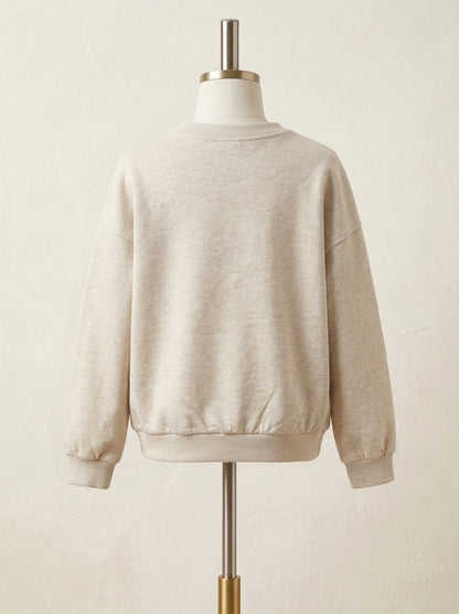 Sudadera arena con gorritos bordados