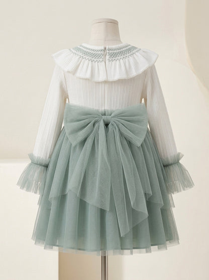 Vestido beig y falda tul verde