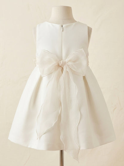Vestido mikado blanco con fajin rosita con florecitas