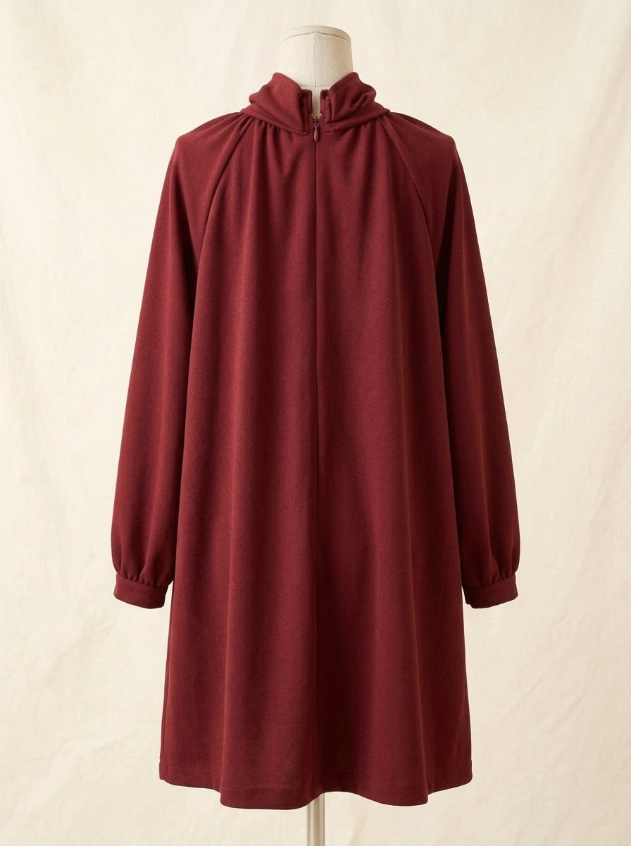 Vestido evase granate con lazada en el cuello