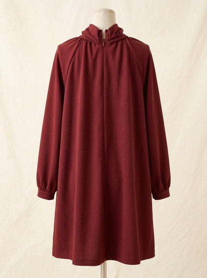 Vestido evase granate con lazada en el cuello