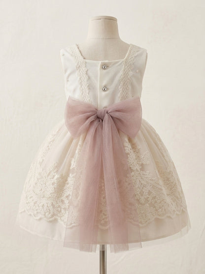 Vestido tul bordado cuerpo beig falda rosa broche flor