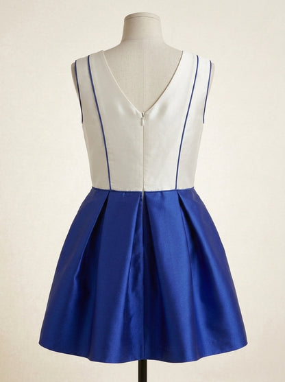 Vestido cuerpo mikado blanco y falda azulona