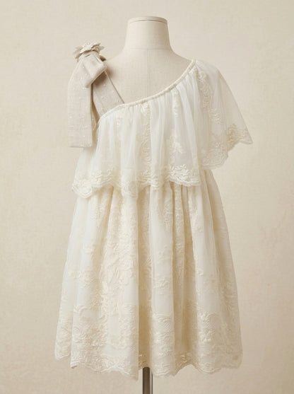Vestido beig tul bordado hombro al descubierto