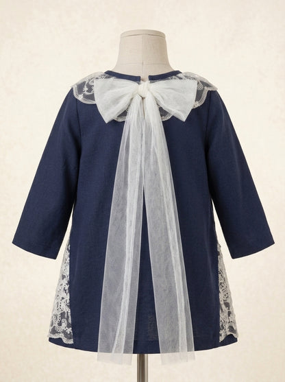 Vestido manga larga azul marino con puntilla
