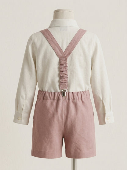 Conjunto camisa, short rosa empolvado, tirantes y pajarita