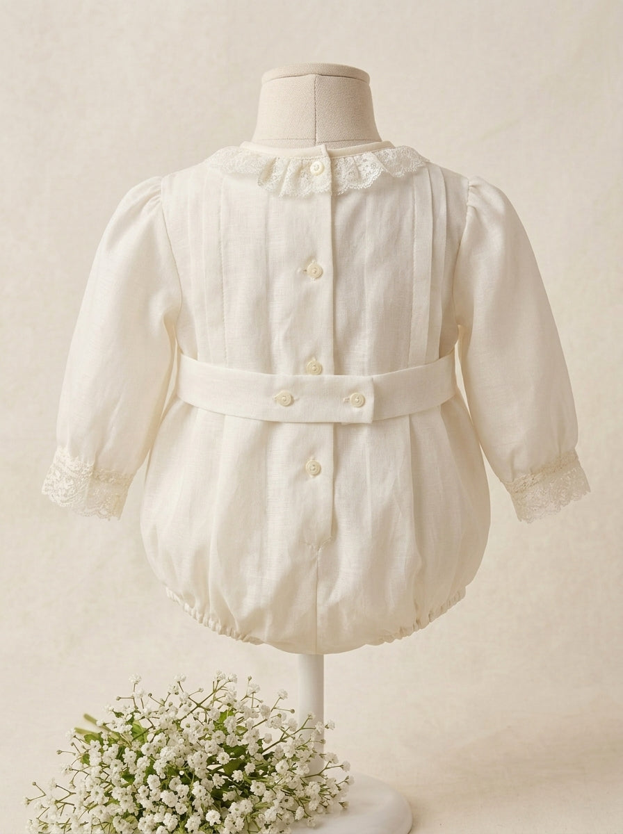 Pelele organza beig con lorzas y puntilla