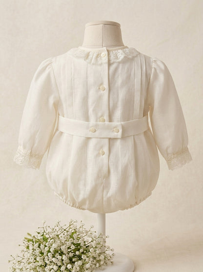 Pelele organza beig con lorzas y puntilla