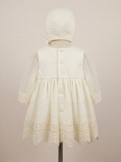 Vestido tul bordado manga larga con capota