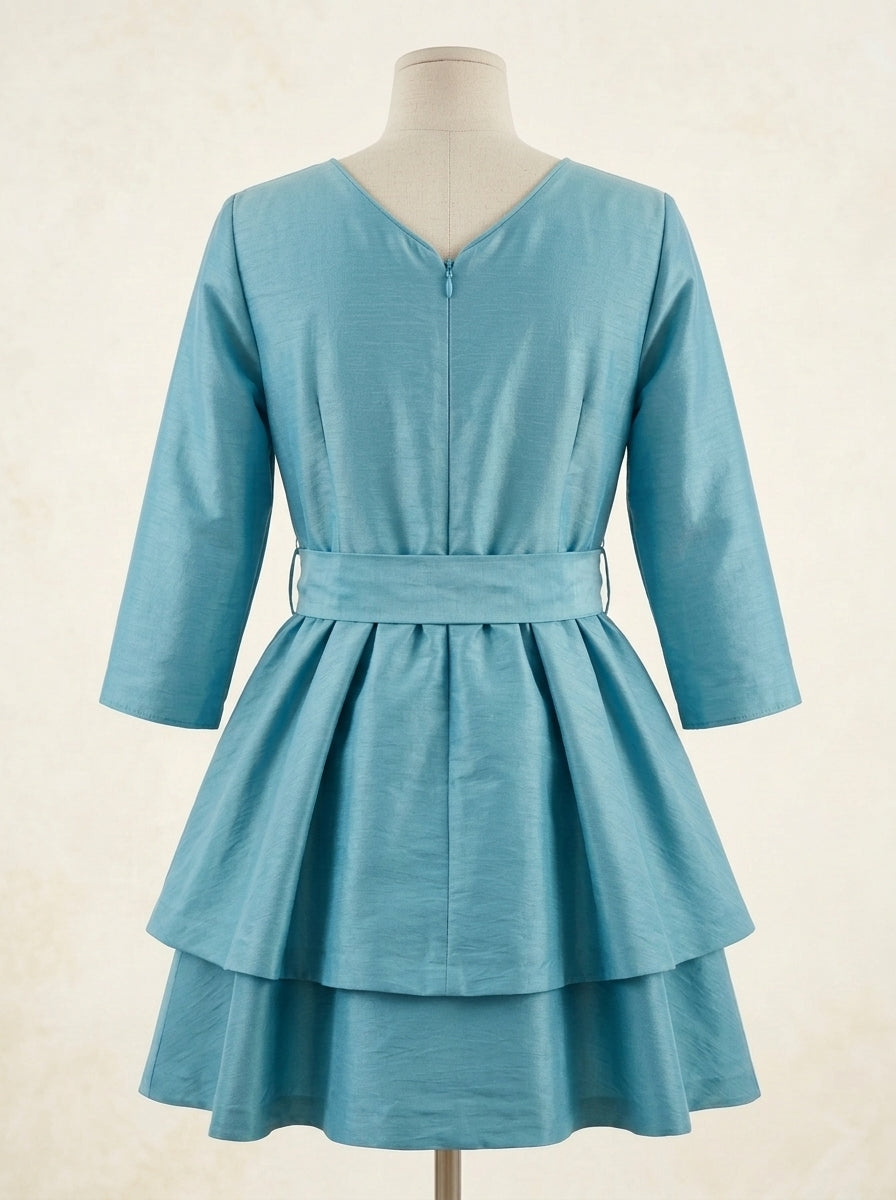 Vestido seda salvaje turquesa con volantes y manga francesa