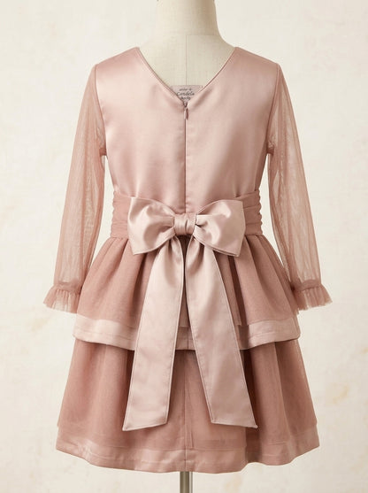 Vestido mikado rosa empolvado y mangas de tul con lazada