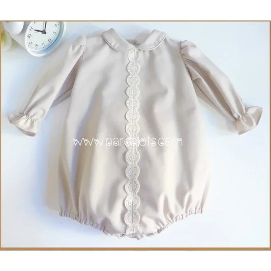 Pelele arena con puntilla beig - PARDALETS