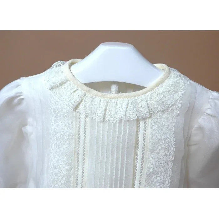 Pelele organza beig con lorzas y puntilla - PARDALETS