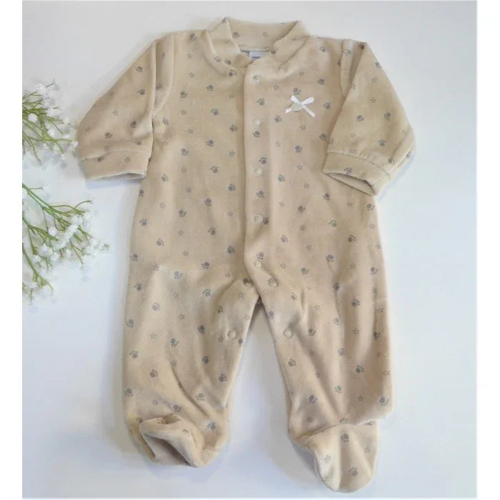 Pijama terciopelo camel y huellitas grises - PARDALETS