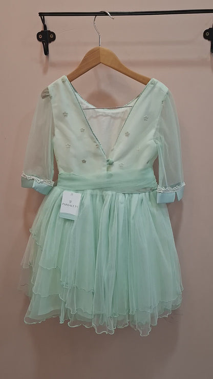 Vestido tul verde mint manga francesa con volantes